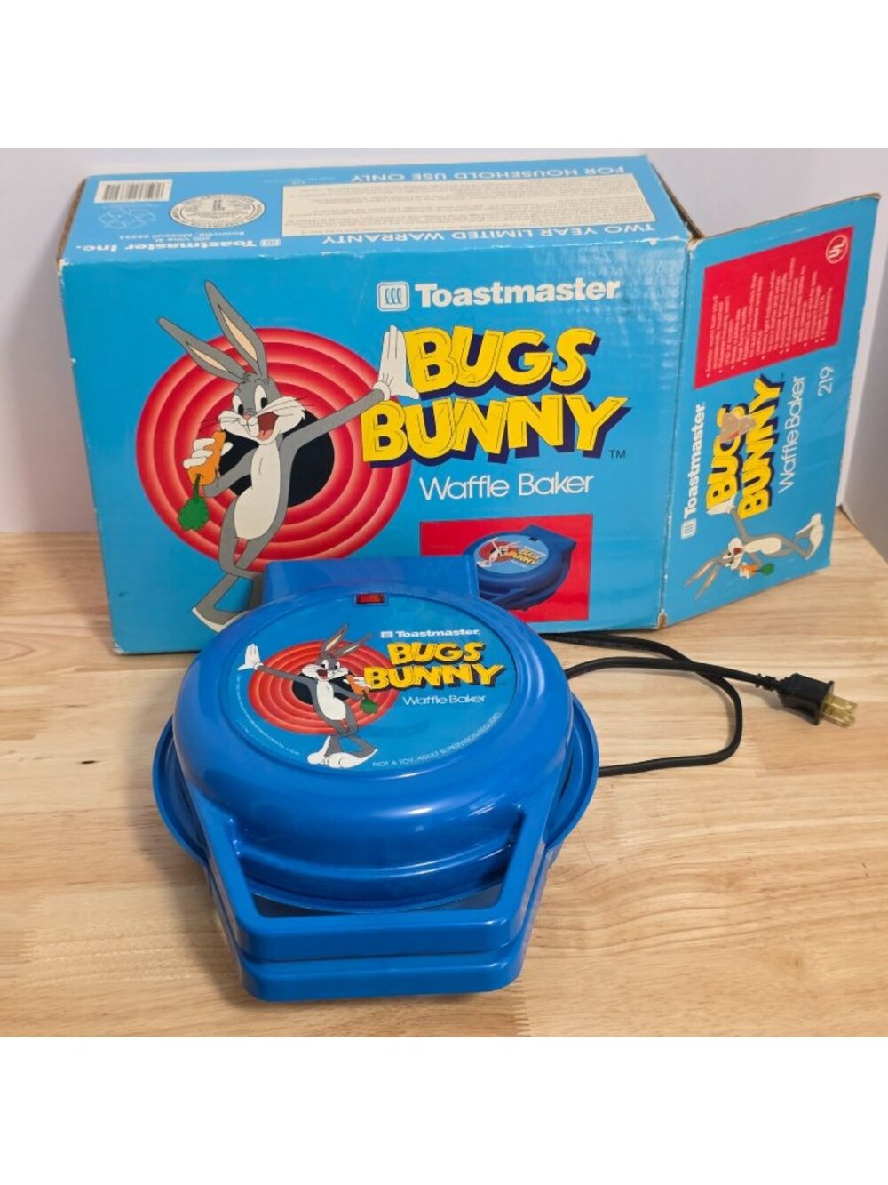 Vintage 1991 Toastmaster Bugs Bunny Waffle Baker Looney Tunes Maker w/ Box
